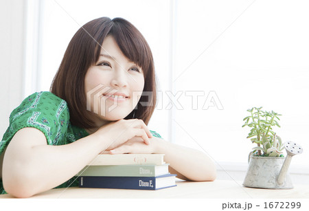 ポートレート　若い女性 1672299