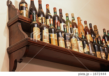 ワインバーのボトル棚の写真素材