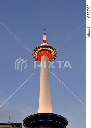 夕方の京都タワー 1672796