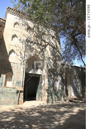 モナエシディン・マザール 1674096