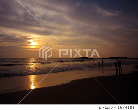 アラビア海の夕焼け　コヴァーラム・ビーチ 1674181