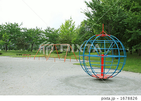 公園の遊具 1678826