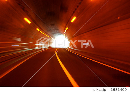 光のトンネルの写真素材