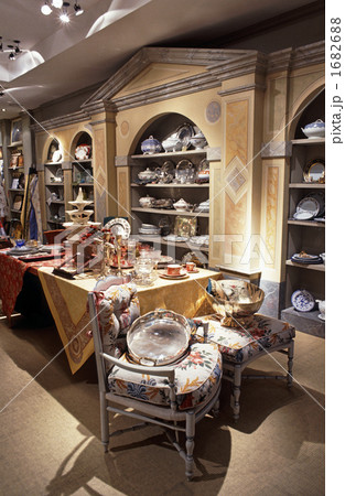 ミラノのセラミックショップ 1682688