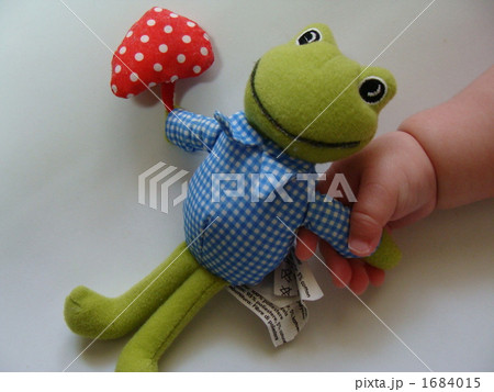 ぬいぐるみと赤ちゃん 1684015