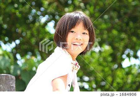 微笑む少女 1684906