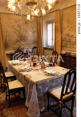 豪華なダイニングルーム 1685518