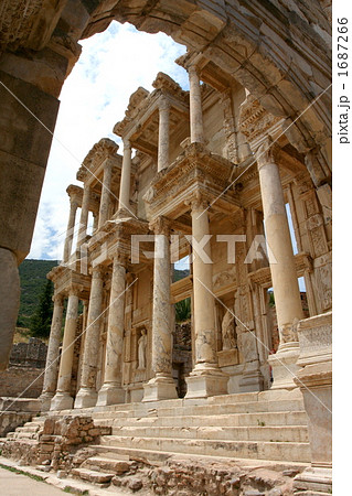 (トルコ)エフェスのセリシウス図書館の遺跡 1687266