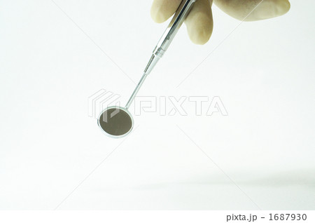 デンタルミラーを持つ手2 デンタルミラーを持つ手2 1687930