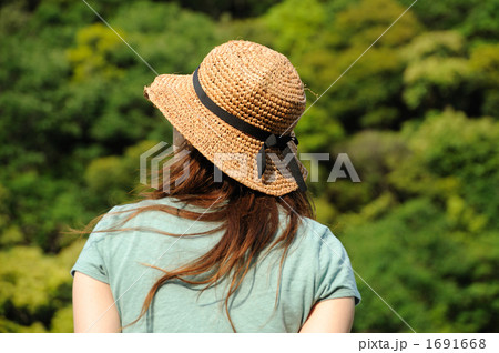 リヤドロ 麦わら帽子をかぶった好奇心旺盛な女の子 リヤドロ 「麦わら