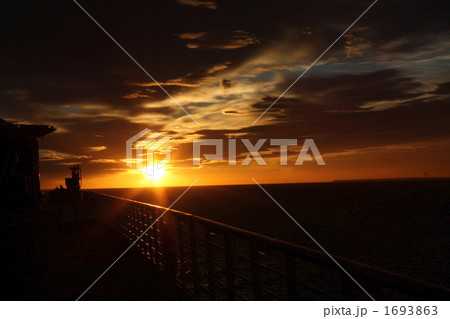 船からの夕日 船からの夕日 1693863