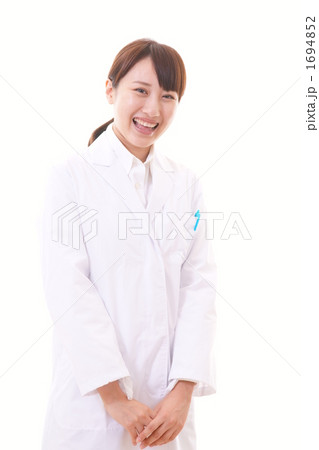 医師または薬剤師(モデル:吉田千絵美) 医師または薬剤師(モデル:吉田千絵美) 1694852