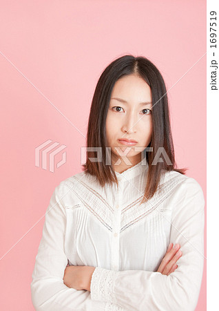 怒った顔の女性の写真素材