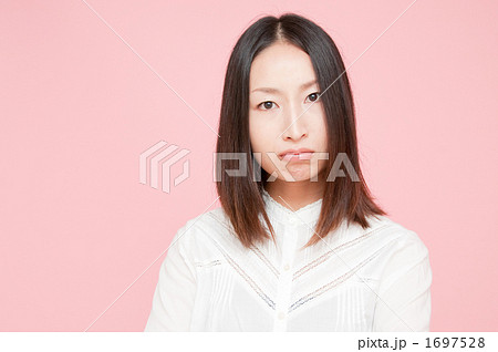 怒った顔の女性の写真素材 1697528 Pixta
