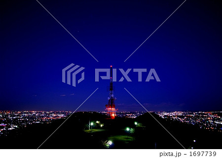 湘南平のテレビ塔と夜景 1697739