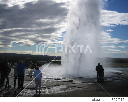 アイスランドの間欠泉 1702755