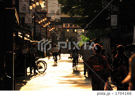 浅草伝法院通りの夕景 浅草伝法院通りの夕景 1704166
