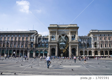 ミラノ V.エマヌエーレ2世のガレリアとドゥオーモ広場 ミラノ V.エマヌエーレ2世のガレリアとドゥオーモ広場 1705591