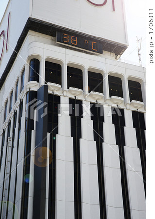 38℃の猛暑日 1706011