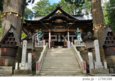 パワースポット三峯神社の本殿 1706386