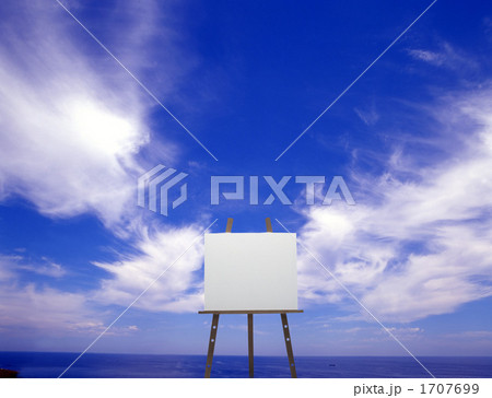 青空と海を目の前に何を描こうか 1707699