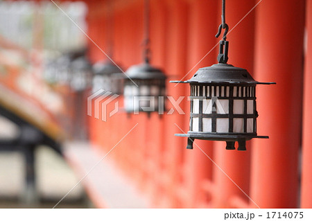 初秋の安芸の宮島 1714075