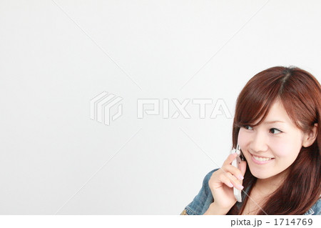 電話する女性 電話する女性 1714769