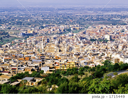 シシリー島のコミソ村 1715449