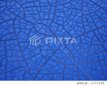 ひび割れた青い壁 1717126