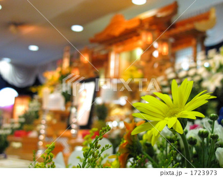 祭壇の花 1723973