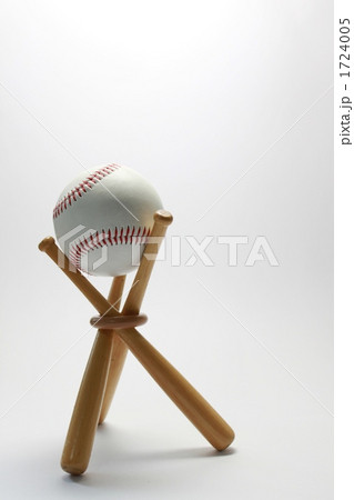 野球ボールと飾りバットの写真素材
