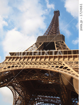 真下からエッフェル塔 1724661