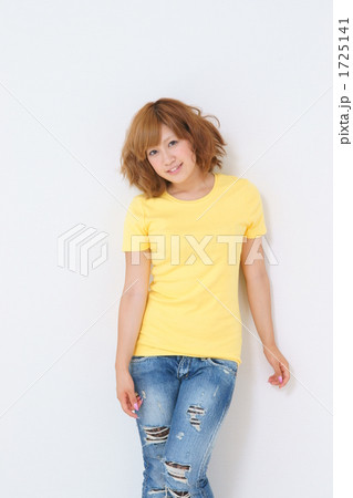 若い女性 1725141