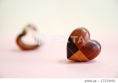 向き合う木のハート(横) 向き合う木のハート(横) 1725840