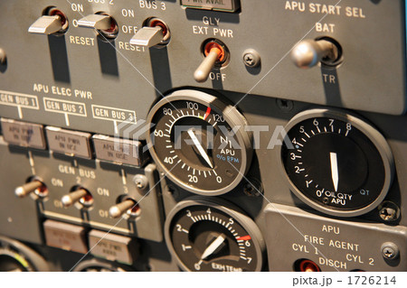 旅客機の計器盤　横 1726214