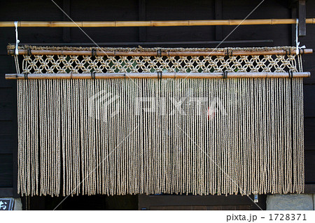 時代物の縄のれんの店 時代物の縄のれんの店 1728371