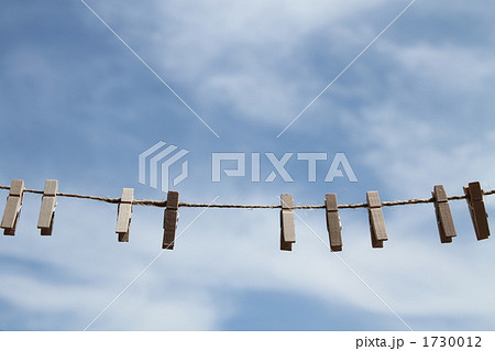 洗濯ばさみと空　④ 1730012