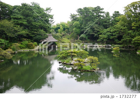 縮景園橋上から池を俯瞰 1732277