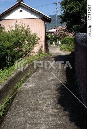 夏　田舎の路地裏 1733292