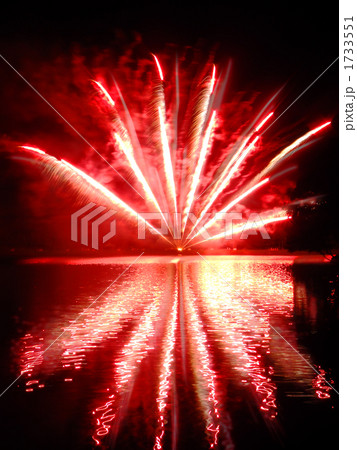 水面映り込み赤のスターマイン 水面映り込み赤のスターマイン 1733551