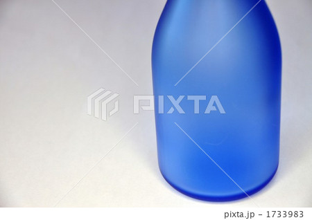 飲んだ後の冷酒の空き瓶 1733983