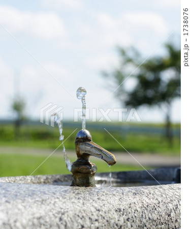 公園の水飲み場 1738076