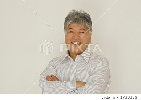 シャツを着たシニア男性 1738339