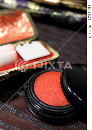 実印と朱肉 1738453