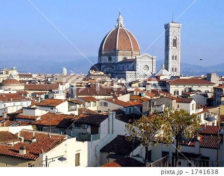 フィレンツェのドゥオモ イタリアの大聖堂の遠景 フィレンツェのドゥオモ イタリアの大聖堂の遠景 1741638
