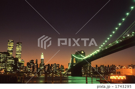 ブルックリンより望むマンハッタン夜景 1743295