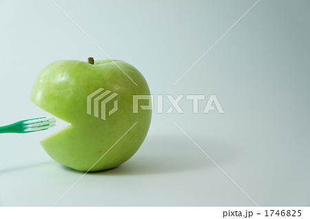 青リンゴの歯磨き 1746825