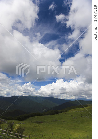 高原の空と雲 1747119