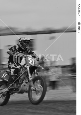 モトクロス流し撮り 1748455