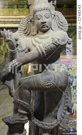 ミナクシー寺院の踊るシヴァ神 1748545